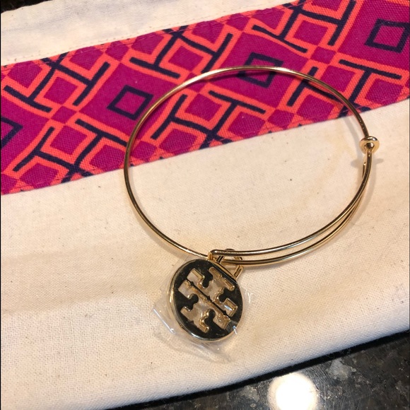 Tory Burch Jewelry - ❤️Tory Burch LargeCharm Adjustable Gold Bracelet❤️